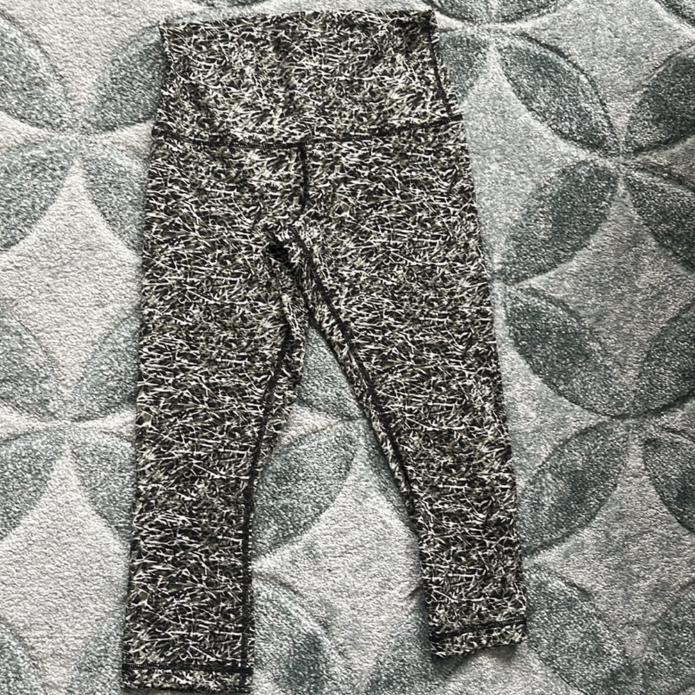 Lululemon NWOT High Rise Green Camo Leggings Womens 10 Crop Wunder Under